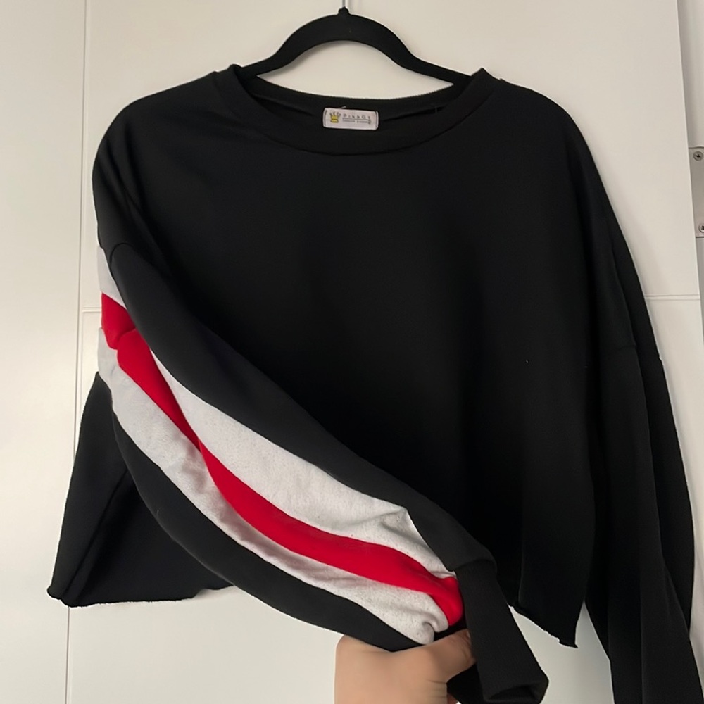 Self-cropped black and red oversized sweater